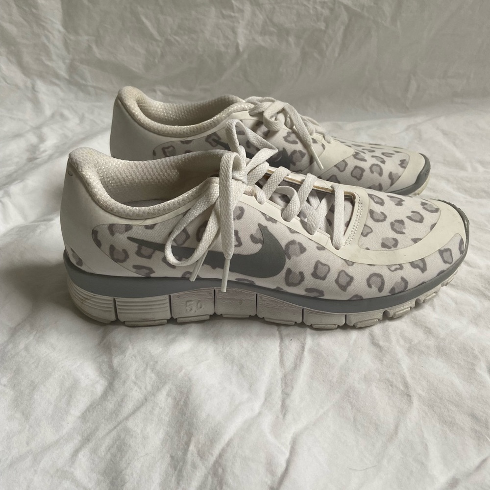 Nike Frees / Leopard Print - image 3